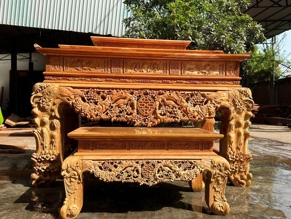 Bàn thờ ba tầng gỗ chàm bông vàng