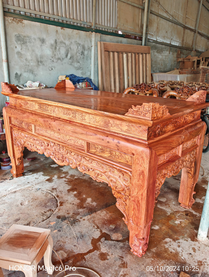 Bàn thờ gia tiên gỗ gụ độc đáo