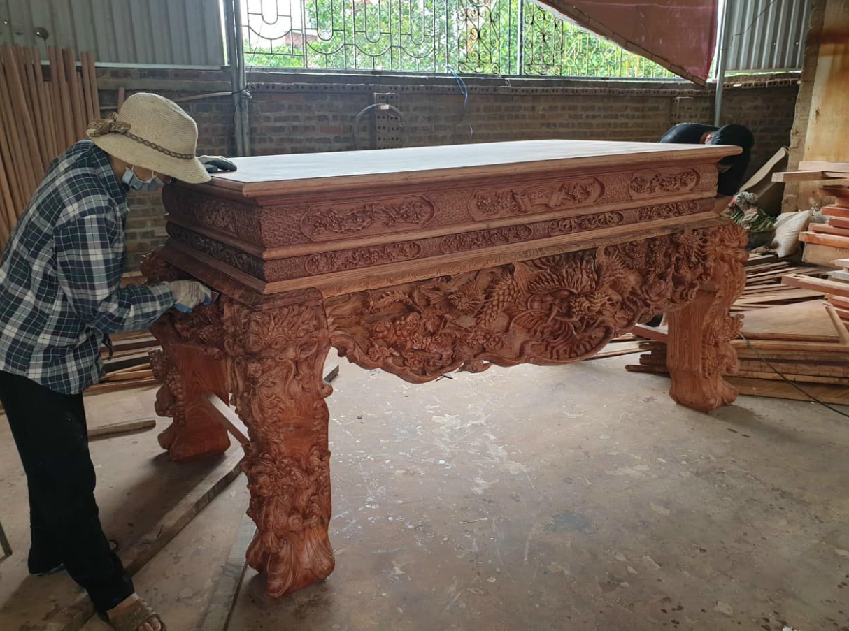 Bàn thờ gỗ hương đá đục tứ linh