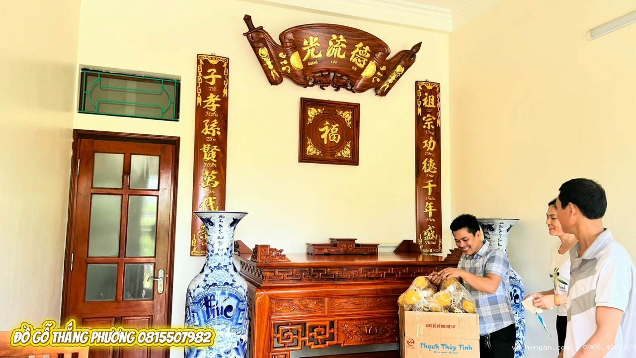 Combo nội thất phòng thờ gỗ hương đá bàn thờ sen và cuốn thư liền khối