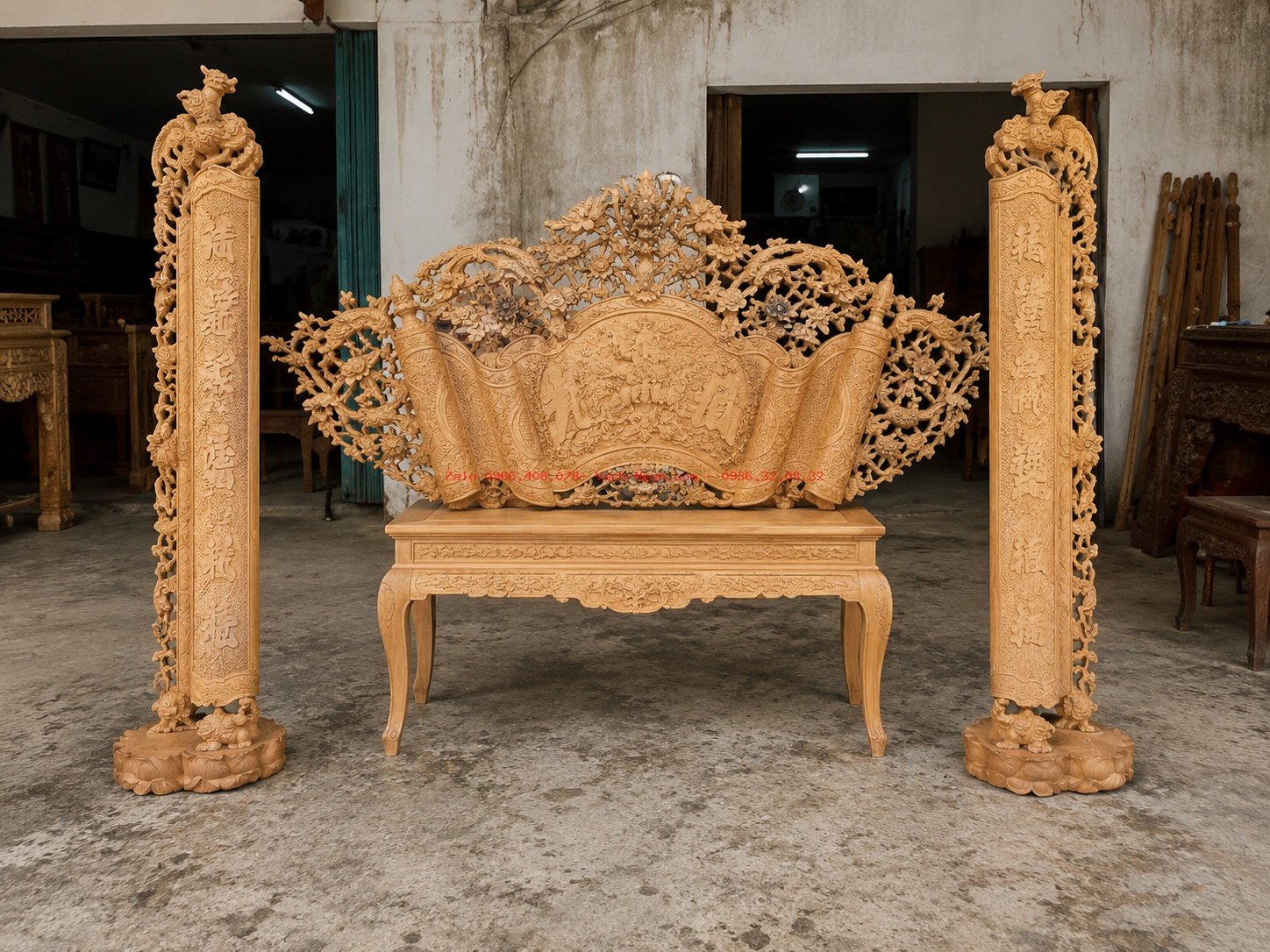 Cuốn thư câu đối Mai Hóa Long gỗ gụ đục chạm kênh bong với đường nét tinh xảo