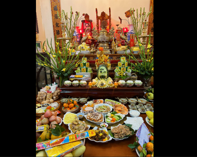 giò chả bày lên bàn thờ ngày tết