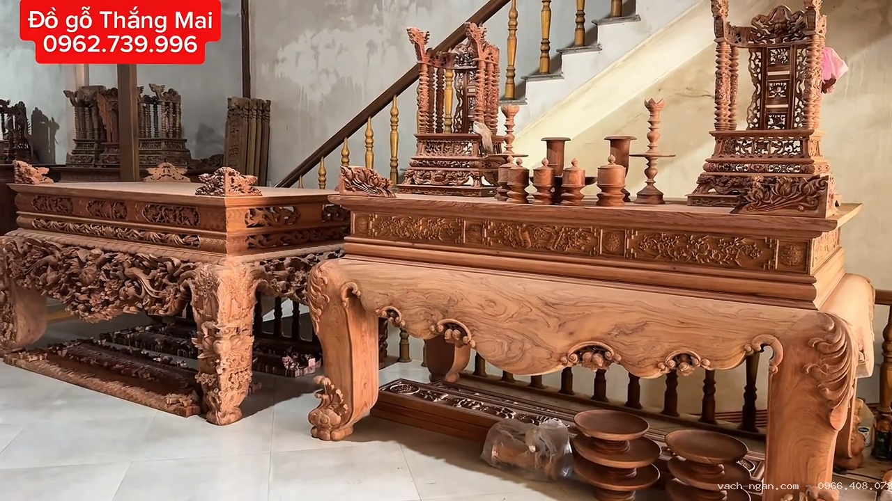 So sánh sập thờ đục chạm kênh bong sắc nét và sập thờ giữ trọn vẻ đẹp vân gỗ tự nhiên