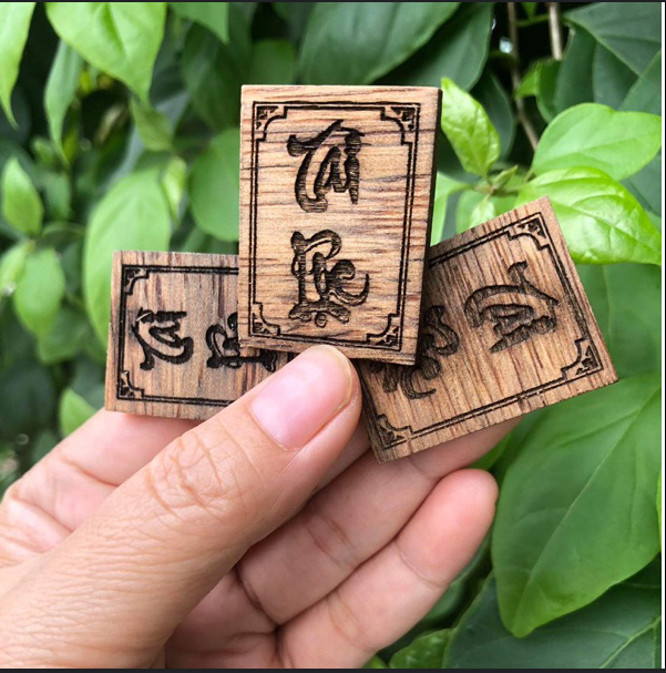 Miếng Trầm Hương Tự Nhiên Núi Rừng Bỏ Ví Tài Lộc - May Mắn - Bình An