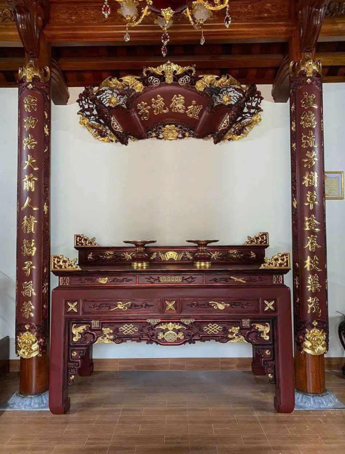 Nội thất phòng thờ làm từ gỗ hương đá