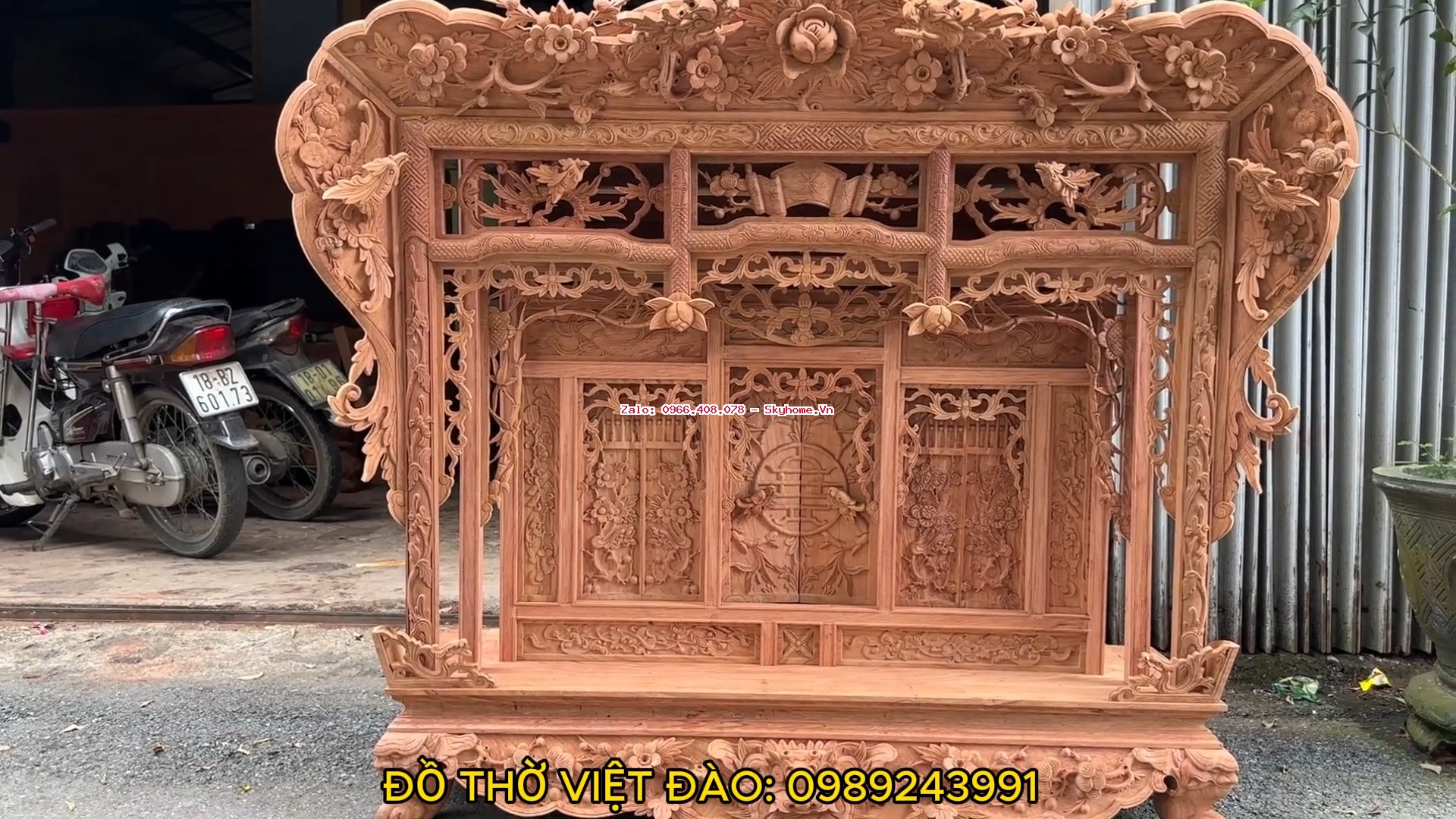 Khám thờ gỗ hương đá đục tay kích thước 1,27 m cánh kín thủ công